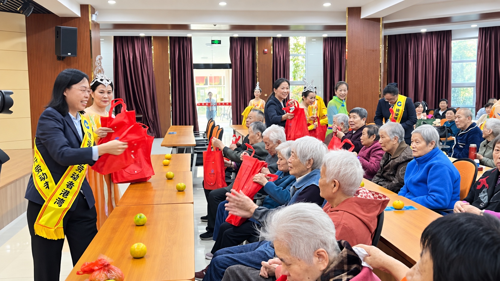 长者关爱活动现场